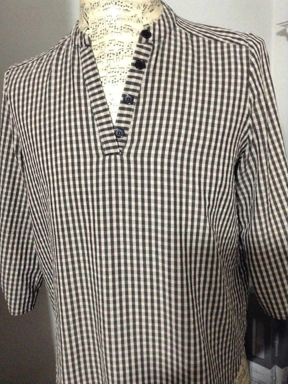JOHN PAUL RICHARD Gingham Seersucker Henley Tunic Top PXL Roll Tab Sleeve